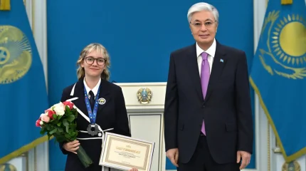 Школьники-победители олимпиад получили от Президента миллионные премии