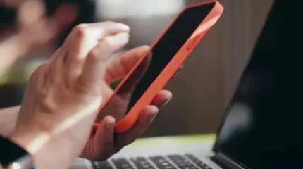 «iPhone ұтып алдыңыз»: алаяқ бұрынғы компанияның клиенттерін алдаған