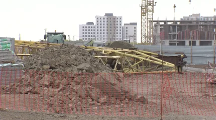 Астанада құрылыс алаңында кран құлап, бір адам қаза тапты