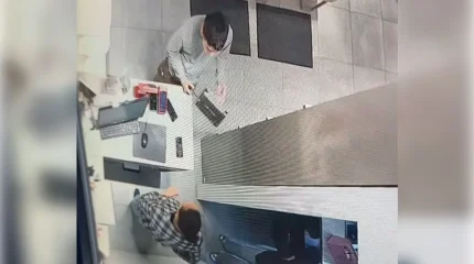 Вооруженный ножом юноша устроил переполох в торговом центре Астаны