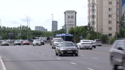 Елордада велосипедші жүк көлігінің астына түсті