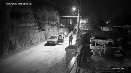 Угрожал ножом школьникам: в Алматы госпитализировали агрессивного мужчину