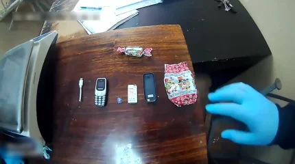 Телефонды кәмпиттің қорабына орап, түрмеге кіргізбек болды
