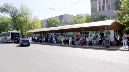 В Алматы 30 человек могут лишиться работы из-за решения о сносе остановочного комплекса