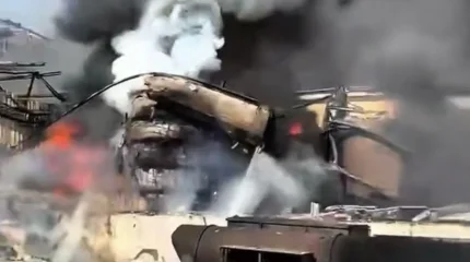 Сильный пожар на складе со жмыхом и маслом тушат в Костанае