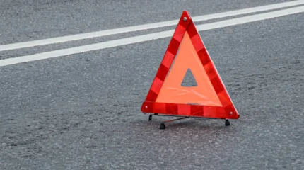 Алматыда көлік аударылды