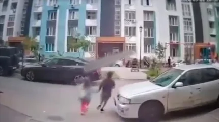 В Алматинской области автомобиль сбил двух несовершеннолетних детей