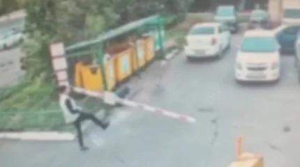 Астана тұрғыны шлагбаумды бүлдіргені үшін жауапкершілікке тартылды