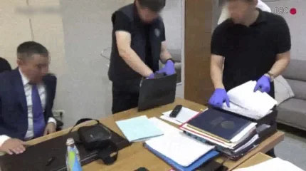 Екі шенеунік ірі көлемде пара алды деген күдікпен ұсталды