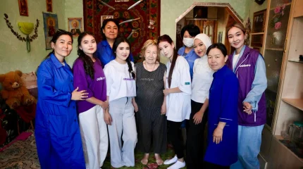 «Әділет» партиясының жастары ел бойынша 200-ге жуық қартқа көмек көрсетті