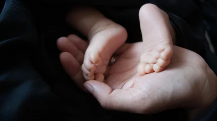 В Таразе в канале нашли тело новорожденной девочки: полиция ищет мать