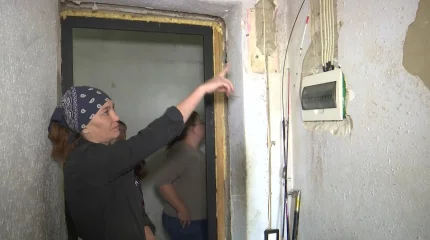 Жители одного из общежитий Актобе опасаются за безопасность своих семей и просят расселить их из разрушающегося дома