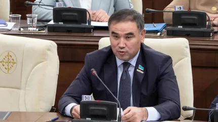 Заң нормаларын мазмұнын халыққа қарапайым әрі түсінікті тілмен жеткізу керек, - депутат