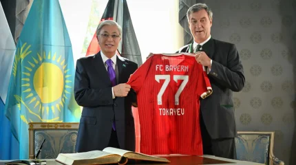 Тоқаев "Бавария" клубының жейдесін алды